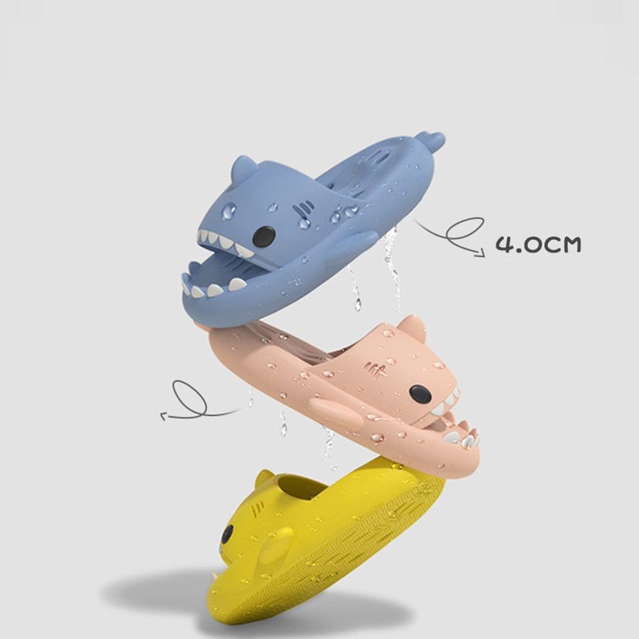 Shark Slippers Must have für den Sommer 2023 in allen Farben und Grössen erhältlich